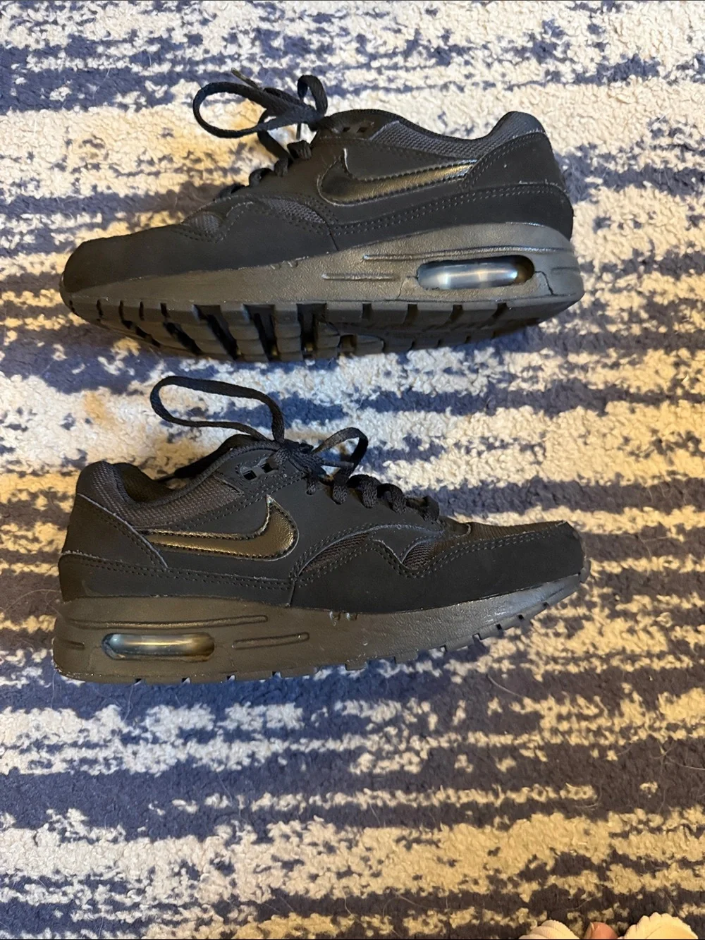 Nike classic black